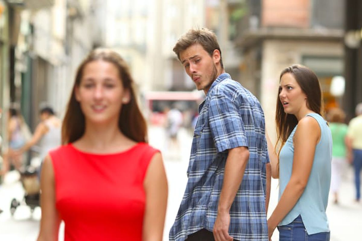 Distracted Boyfriend meme about Tortuga